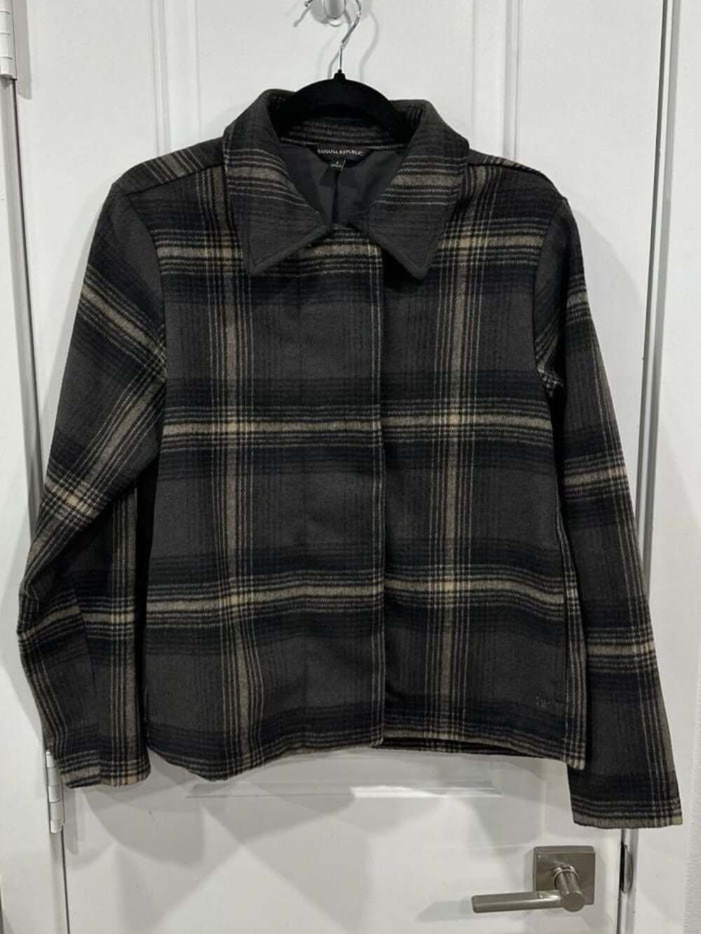 Banana Republic Women's Grey Plaid Snap-Front Flannel Jacket